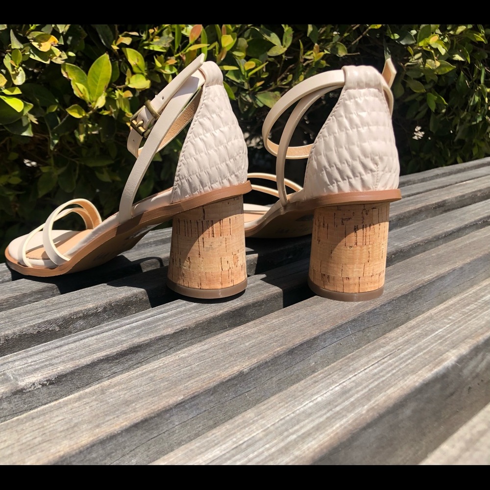 Roselyn Ivory Sandals Size 8.5 - Picture 2 of 6